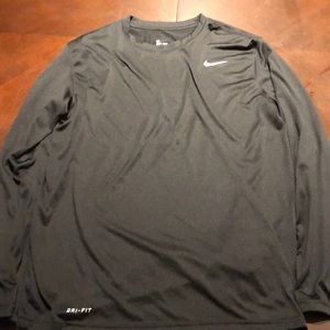Nike drifit shirt size mens medium